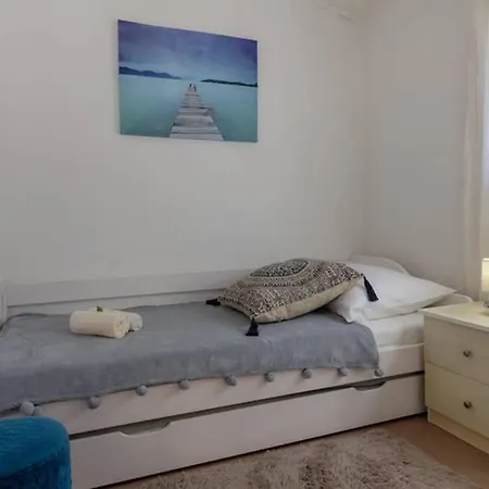 Apartman Ila Σπλιτ